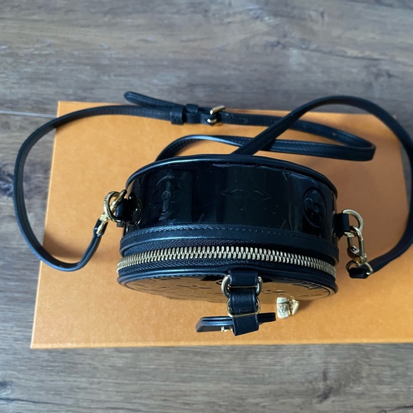 LOUIS VUITTON-AUTHENTIC Black Patent Leather Vernis Mini Boite Chapeau Handbag - Picture 4 of 16